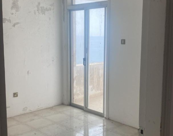 4+2 FLAT FOR SALE IN KYRENIA CENTER