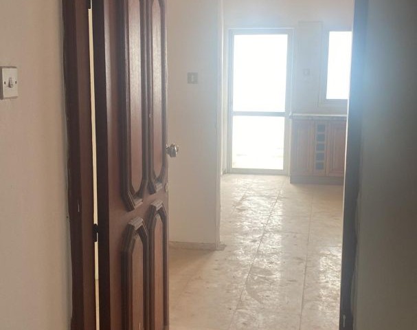 4+2 FLAT FOR SALE IN KYRENIA CENTER