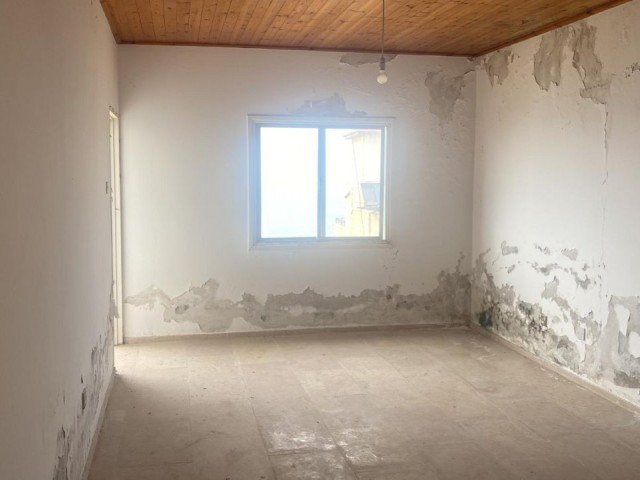 4+2 FLAT FOR SALE IN KYRENIA CENTER