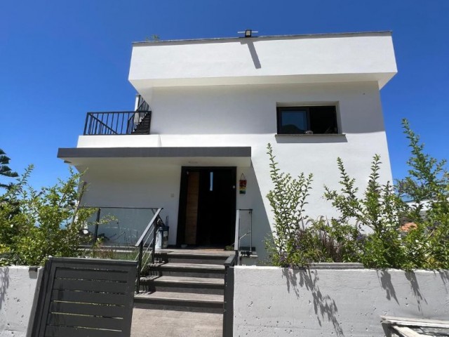 3+1 VILLA MIT POOL ZUM VERKAUF IN KYRENIA