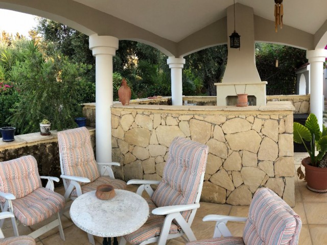 5+1 VILLA WITH POOL FOR SALE IN EDREMIT