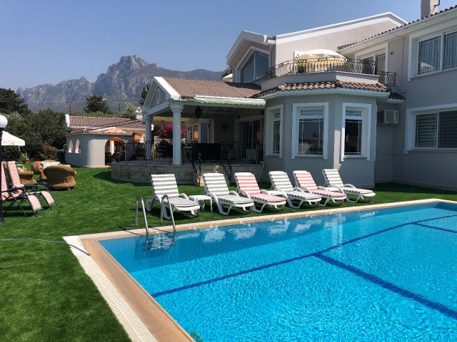 5+1 VILLA WITH POOL FOR SALE IN EDREMIT