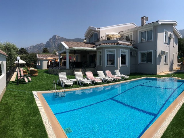 5+1 VILLA WITH POOL FOR SALE IN EDREMIT