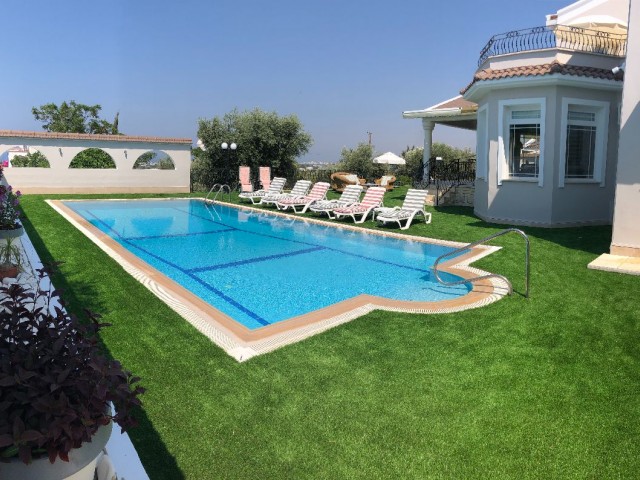 5+1 VILLA WITH POOL FOR SALE IN EDREMIT