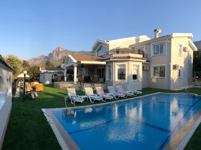 5+1 VILLA WITH POOL FOR SALE IN EDREMIT