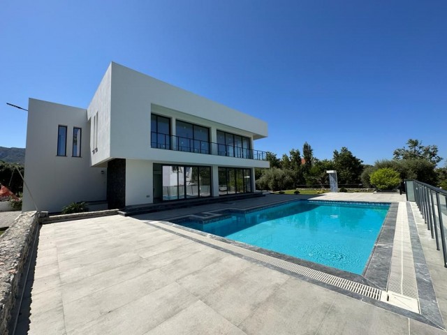 5+1 komplett freistehende Villa mit Pool zum Verkauf in der Region Kyrenia Ozanköy!!!