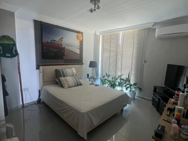 3+1 PENTHOUSE ZUM VERKAUF IM KYRENIA CENTER