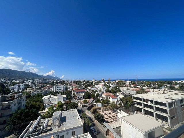 3+1 PENTHOUSE ZUM VERKAUF IM KYRENIA CENTER