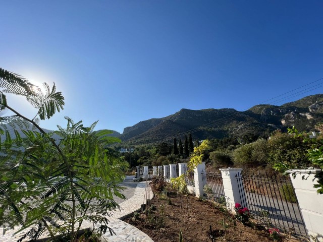 6+3 SUPER-LUXUSVILLA MIT POOL IN KYRENIA ZU VERKAUFEN