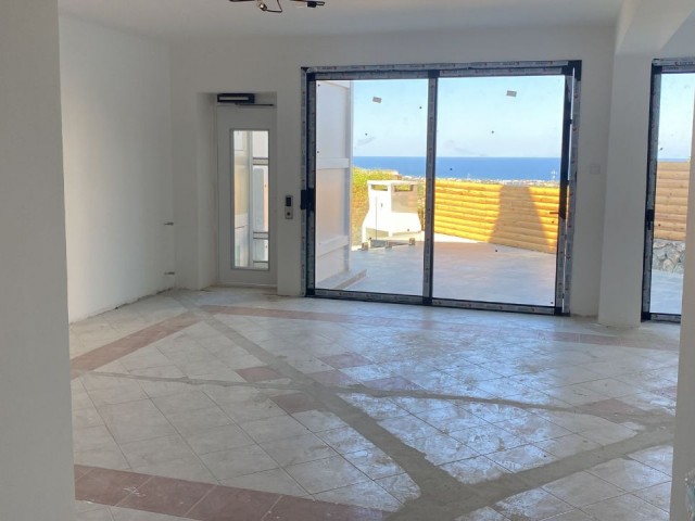 4+3 VILLA MIT POOL IN KYRENIA ZU VERKAUFEN