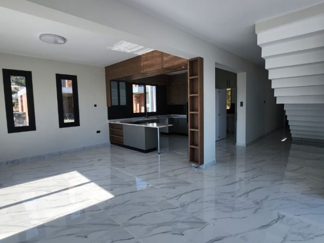 Benzersiz ve Modern Akıllı 4+1 Özel Havuzlu Villa