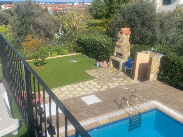 3+1 VILLA MIT POOL ZU VERMIETEN IN KARŞIYAKA