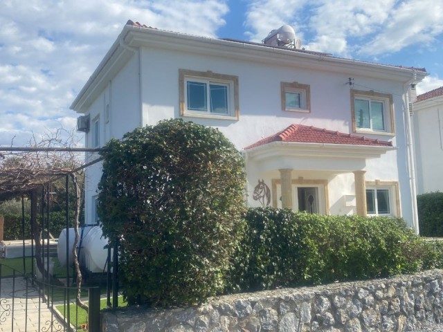 3+1 VILLA MIT POOL ZU VERMIETEN IN KARŞIYAKA