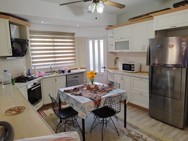 3+1 FLAT FOR SALE IN KYRENIA CENTER