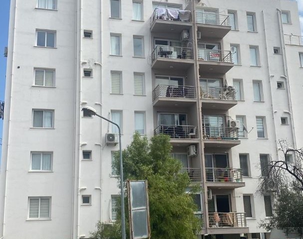 2+1 WOHNUNG ZUM VERKAUF IM KYRENIA CENTER