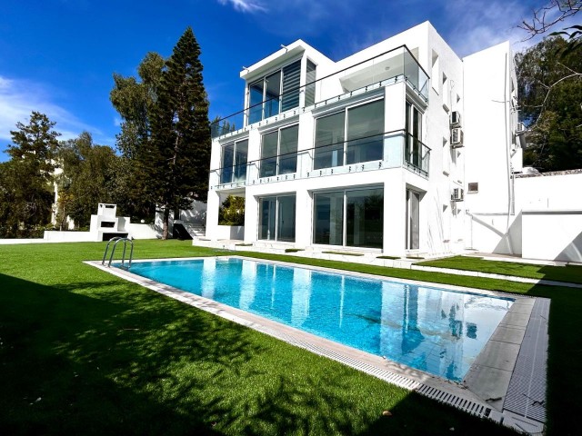 6+1 Luxury Villa for Sale in Kyrenia!