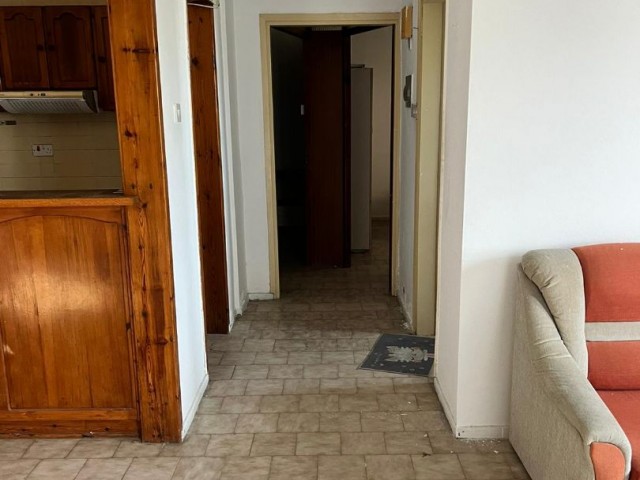 2+1 WOHNUNG ZUM VERKAUF IM KYRENIA CENTER