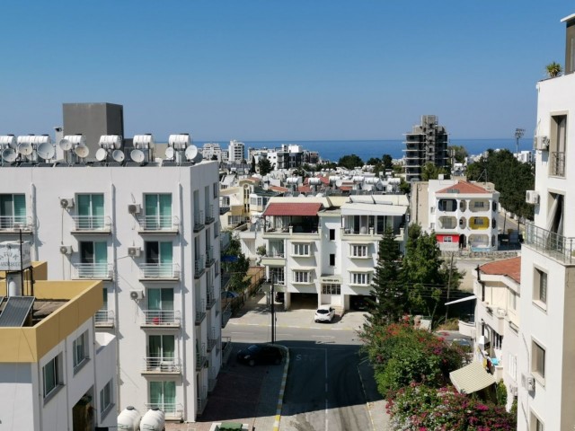 Girne merkezde satılık 2+1 full eşyalı daire