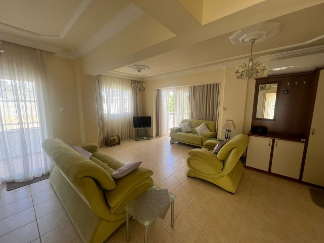 3+1 FLAT FOR SALE IN KYRENIA CENTER