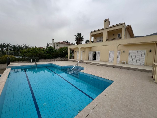 3+1 VILLA WITH POOL FOR SALE IN ALSANCAK