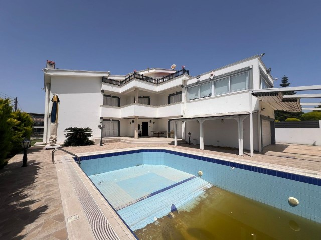 5+2 VILLA WITH POOL FOR SALE IN NICOSIA