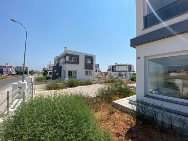 Yeni Boğaziçi'nde satılık 4+1 villa 19 ay sonra teslim toplam 595 m2 garajlı