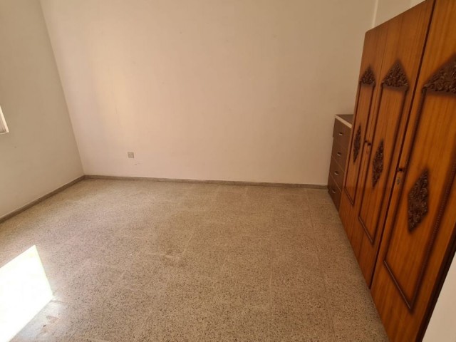 Mağusa sakarya bölgesinde kiralık  2+1 eşyasız