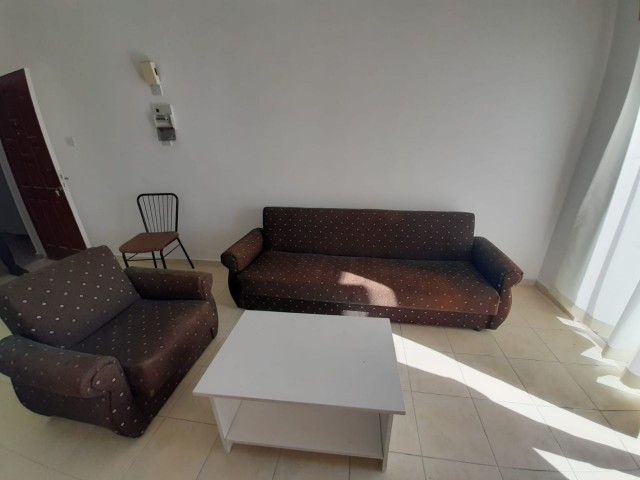 Famagusta in der Nähe von emu 2 + 1 rent house 4.floor 10 months payment 2000 $ deposit and 160$ commission ** 