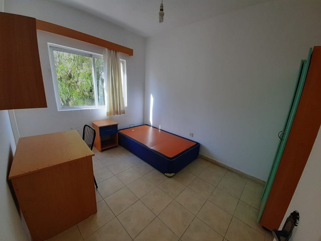 Famagusta in der Nähe von emu 2 + 1 rent house 4.floor 10 months payment 2000 $ deposit and 160$ commission ** 