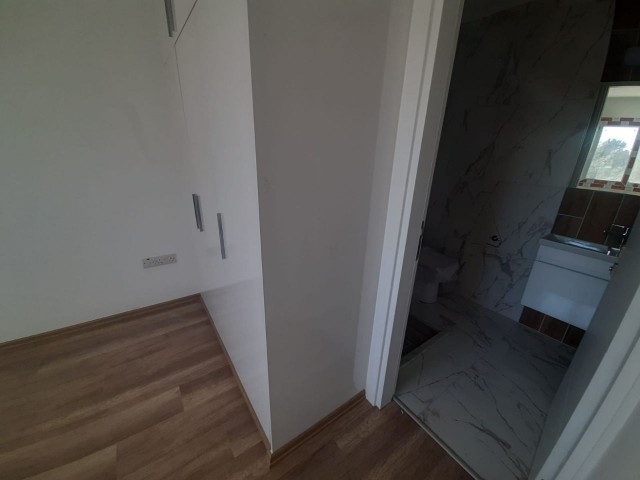 Canakkale area 3+1 flat for sale 126 m² In City mall area, Unfurnished, 3 toilets, 3rd floor apartment with en-suite bathroom. It is a 5-storey building with elevator and car park.