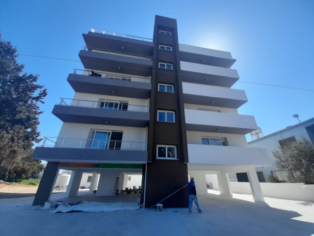 Canakkale area 3+1 flat for sale 126 m² In City mall area, Unfurnished, 3 toilets, 3rd floor apartment with en-suite bathroom. It is a 5-storey building with elevator and car park.