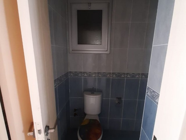 Famagusta Sakarya region 3+1 for sale 3.the 12-year-old building on the floor is for sale for £45,500. 2 toilets 1 bathroom 130 m2 Equivalent cob with elevator ** 