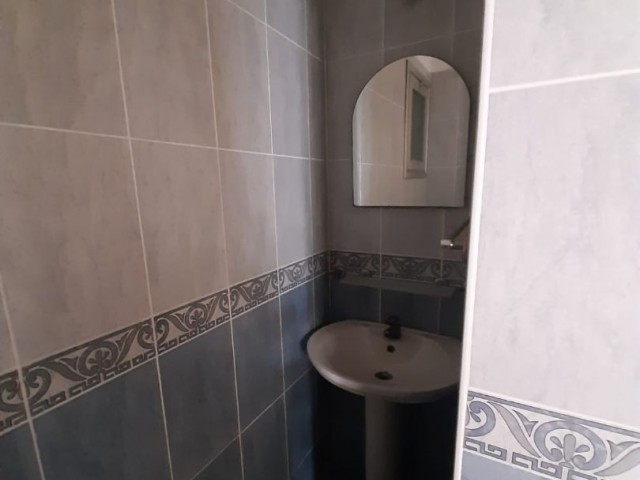 Famagusta Sakarya region 3+1 for sale 3.the 12-year-old building on the floor is for sale for £45,500. 2 toilets 1 bathroom 130 m2 Equivalent cob with elevator ** 