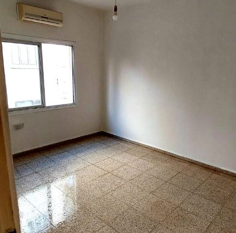 Kalilant bolgesinde Satılık 3+1 apartman dairesi 130 m2 Eşdeğer koçan 35.000 £ 2.kat Asansörsüz