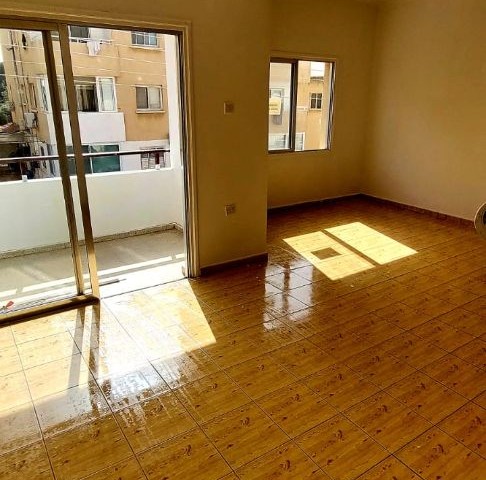 Kalilant bolgesinde Satılık 3+1 apartman dairesi 130 m2 Eşdeğer koçan 35.000 £ 2.kat Asansörsüz