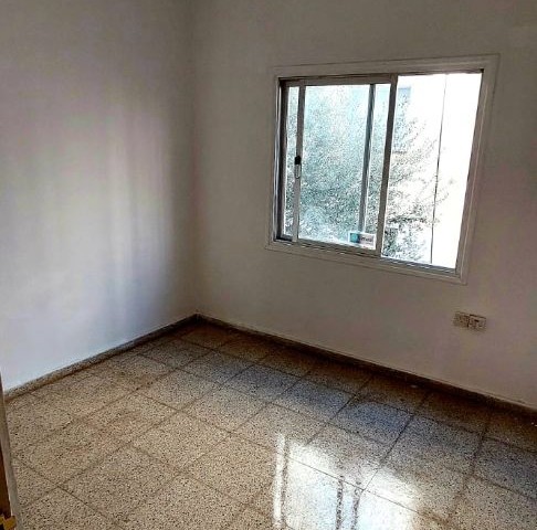 Kalilant bolgesinde Satılık 3+1 apartman dairesi 130 m2 Eşdeğer koçan 35.000 £ 2.kat Asansörsüz