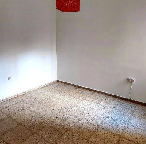 Kalilant bolgesinde Satılık 3+1 apartman dairesi 130 m2 Eşdeğer koçan 35.000 £ 2.kat Asansörsüz