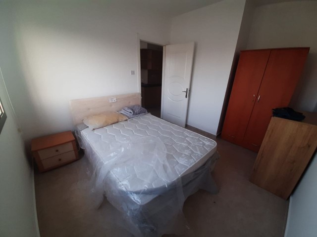 Tuzla 1+1 kiralık kirası 250£ 3 kira depozit ve komisyon aidat 80 tl balkonu yok daırenın