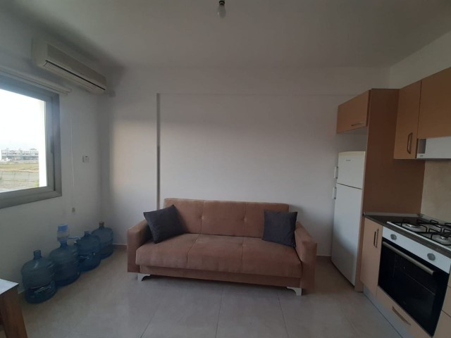 Tuzla 1+1 kiralık kirası 250£ 3 kira depozit ve komisyon aidat 80 tl balkonu yok daırenın