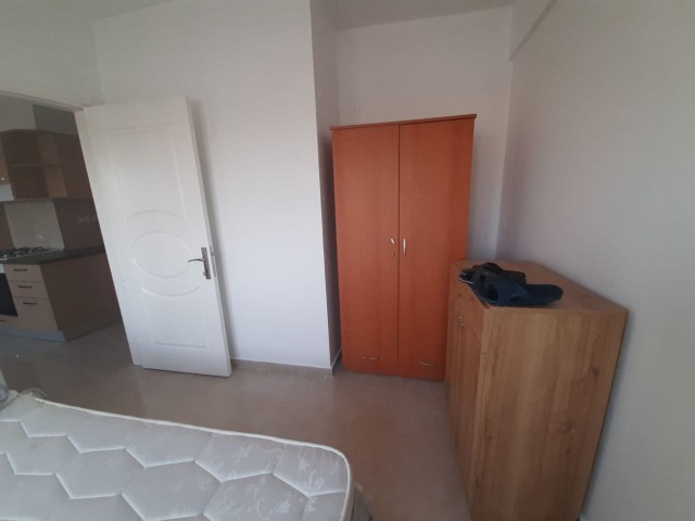 Tuzla 1+1 kiralık kirası 250£ 3 kira depozit ve komisyon aidat 80 tl balkonu yok daırenın