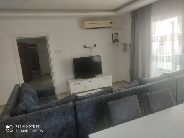 Sakarya 2 + 1 rent house 1 year payment 7500$ Deposit and commission Full A.c 2. Etage da Golden Residence Terrasse gegenüber dem Park neues Gebäude jedes Zimmer Klimatisierte Betten 2,5 Personen Gebühren 150 TL pro Monat ** 