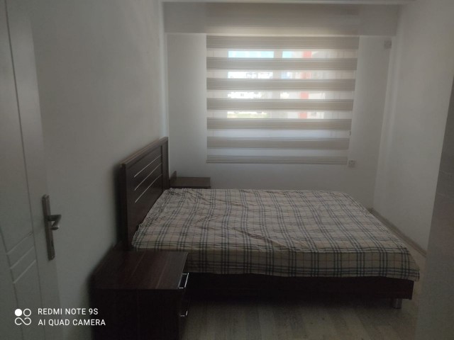 Sakarya 2 + 1 rent house 1 year payment 7500$ Deposit and commission Full A.c 2. Etage da Golden Residence Terrasse gegenüber dem Park neues Gebäude jedes Zimmer Klimatisierte Betten 2,5 Personen Gebühren 150 TL pro Monat ** 