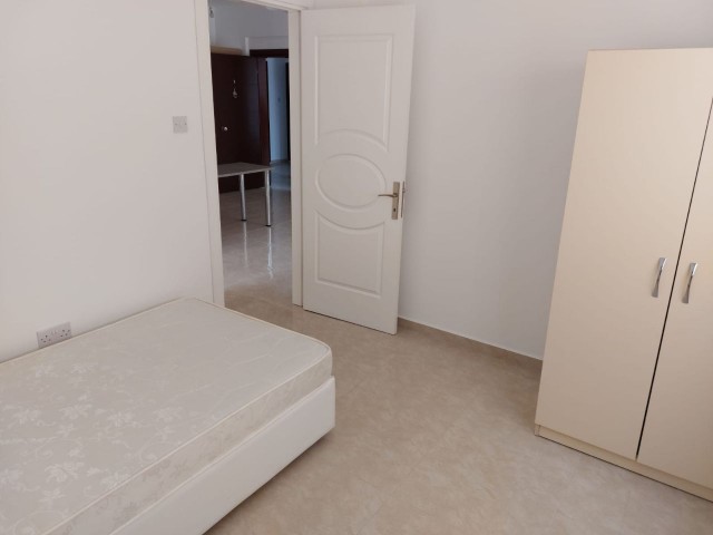 Mağusada tuzla köyünde 2+1 kiralık daire 1.katta aylık kırası 250£ 6 ay odeme seklınde depozıt 250£ komısyon 250£ aıdat her ay ıcın 80 tl