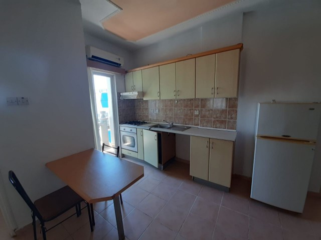 Close to lemar Mall 1 + 1 rent house Per month 180$ 5 months payment Deposit 180$ Commission 180$ Llosa electric Llosa bill 3.floor No elevator ** 