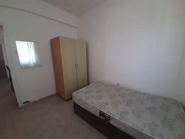 Close to lemar Mall 1 + 1 rent house Per month 180$ 5 months payment Deposit 180$ Commission 180$ Llosa electric Llosa bill 3.floor No elevator ** 