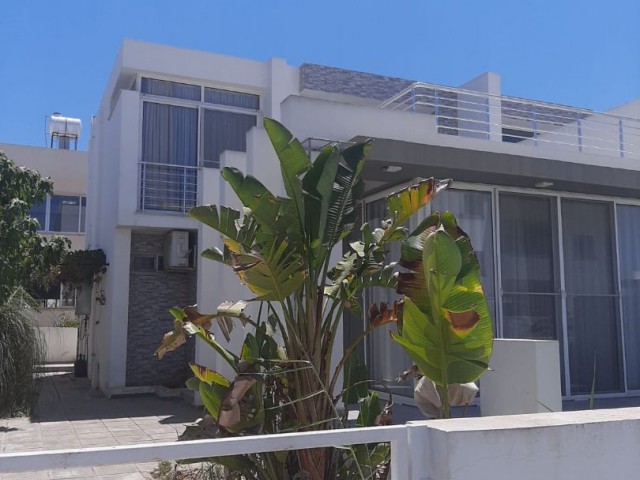 RENT A TWIN VILLA FOR 10 MONTHS PAID $ 7500 RENT DEPOSIT $ 750 COMMISSION $ 750 FULLY FURNISHED ** 