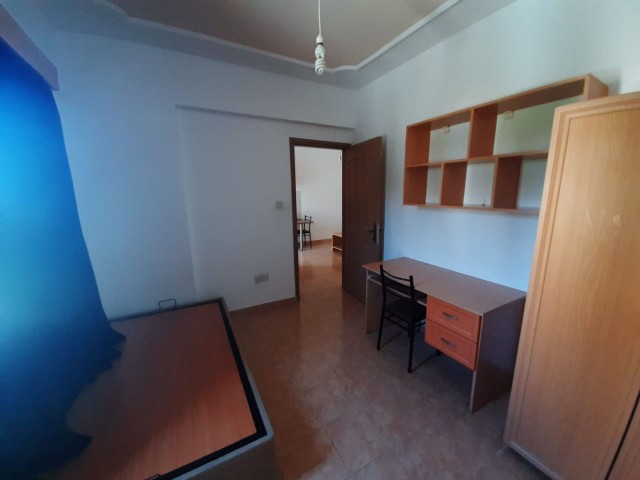 Emu'ya yakın 1+1 kiralık ev Aylık 250$ 10 ay ödeme Depozito komisyonu 1. kat ** 