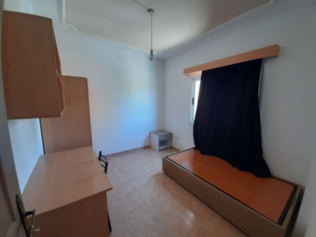 Emu'ya yakın 1+1 kiralık ev Aylık 250$ 10 ay ödeme Depozito komisyonu 1. kat ** 