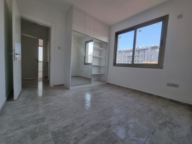 2+1 sehr geräumige Wohnung zum Verkauf in Famagusta Canakkale ** 