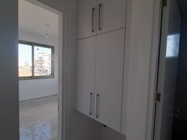 The location of the 2 + 1 apartment for sale in Çanakkale region is beautiful 2.the apartment, which is on the floor, is 85 square meters, The rear facade is ready for delivery with an elevator near the City mall shopping center. The price is a 5-storey building from £ 42,000. ** 